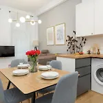 Apartment Nowoczesne Studia Blisko Centrum Gdanska By Renters Gdansk